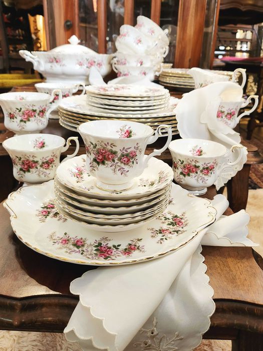 Порцеланов сервиз Royal Albert – Lavender Rose, 59 части