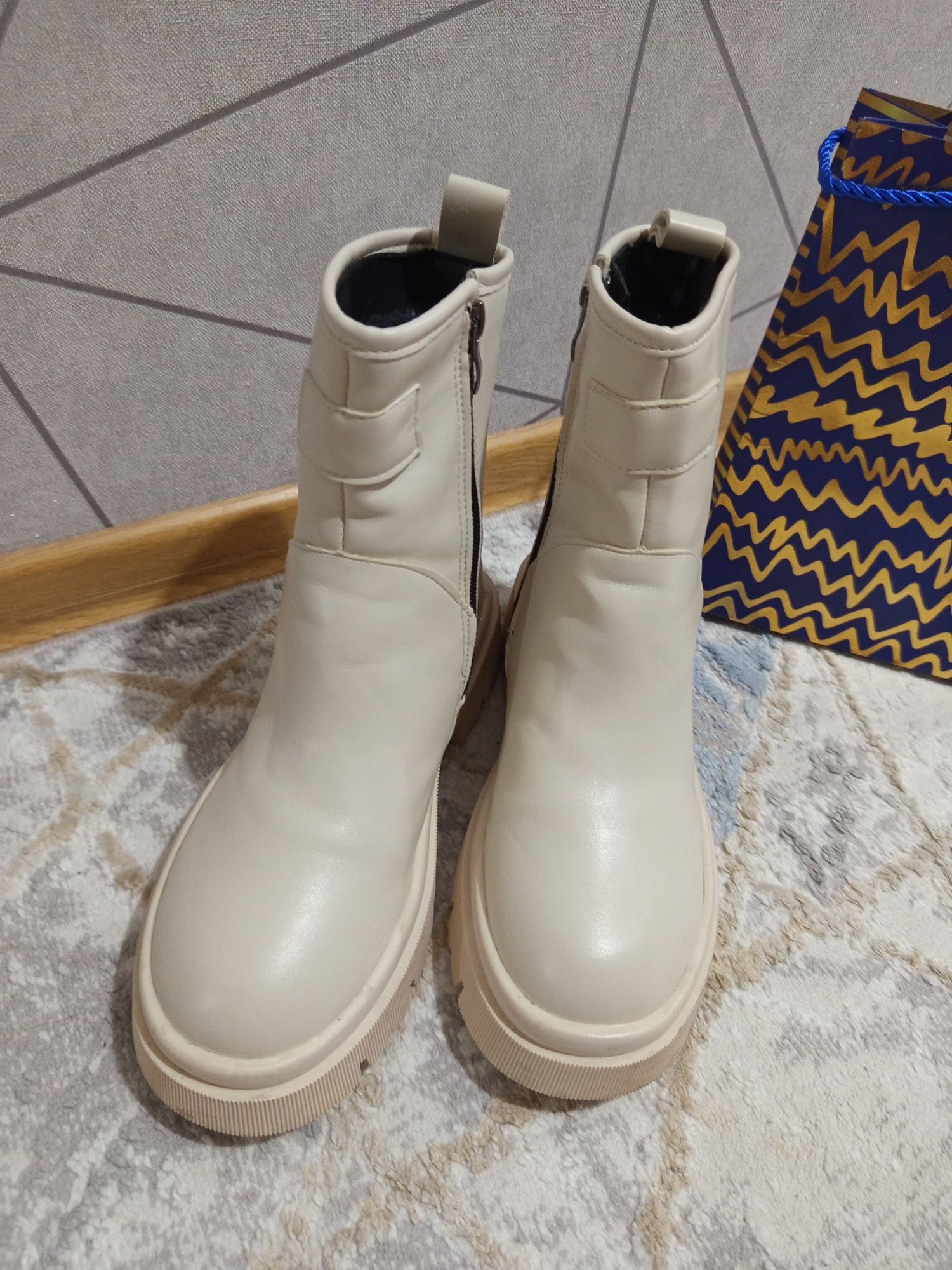 Продам зимние сапоги