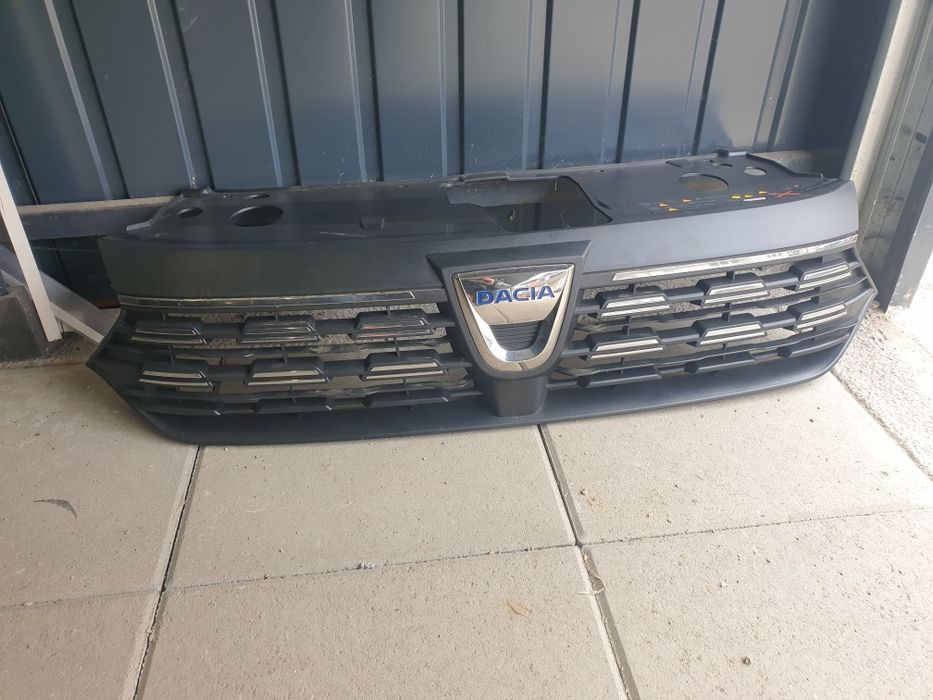 Vand grila față  dacia sandero 3
