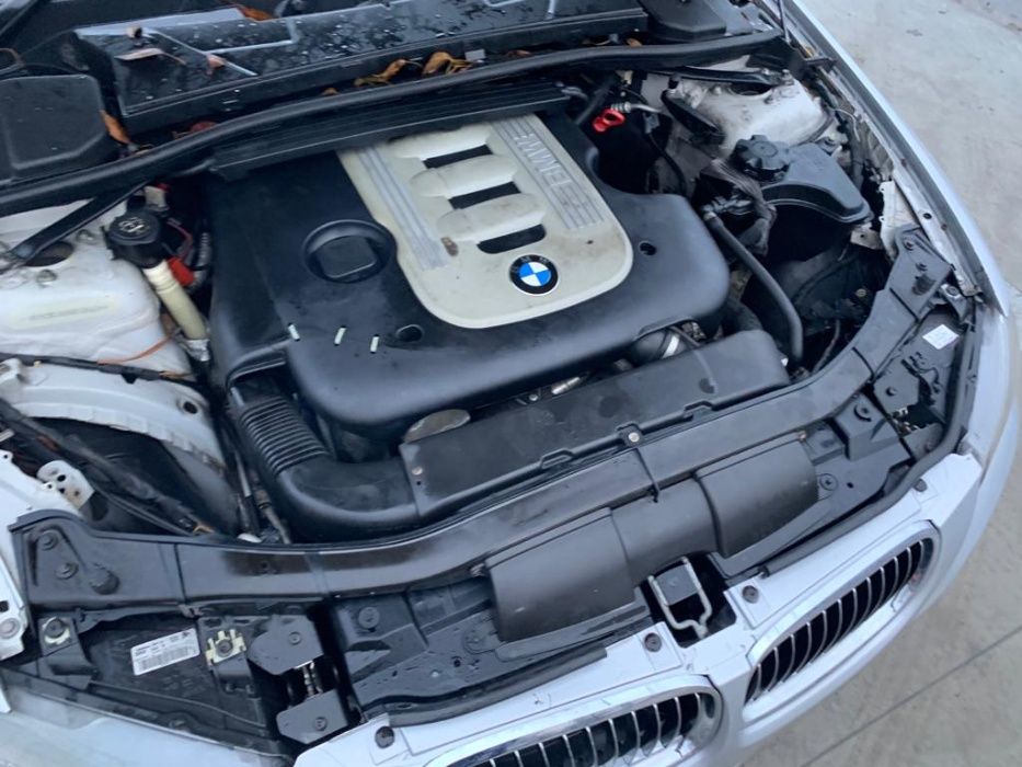 Dezmembrez bmw seria 3 e90 330 d/bmw e90 seria 3/faruri/usi/stop/