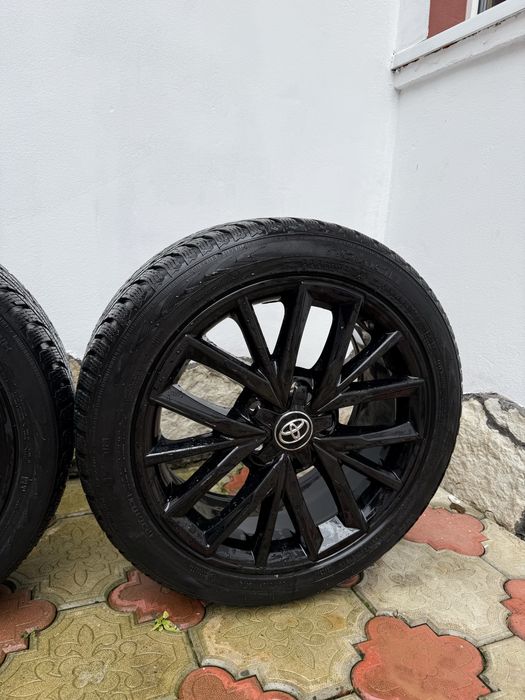 Jante Toyota cu anvelope de iarna Nokian R17