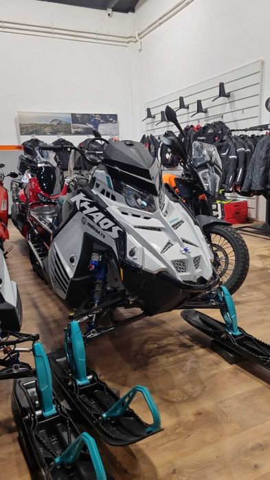 Snowmobil Polaris Boost RMK KHAOS Slash 155 2025
