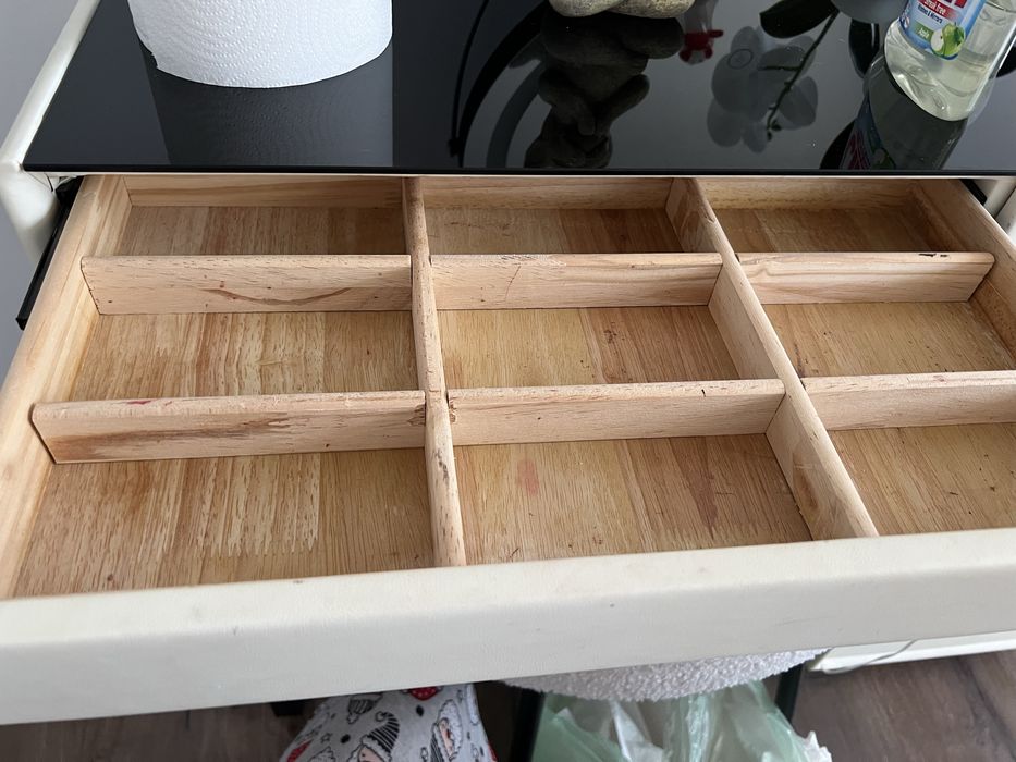 Masa machiej cu oglinda si scaun