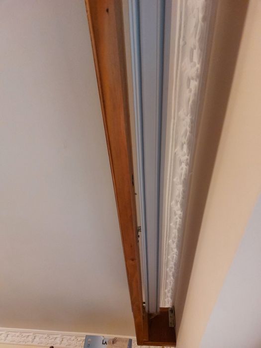 Vand galerie din lemn cu sina