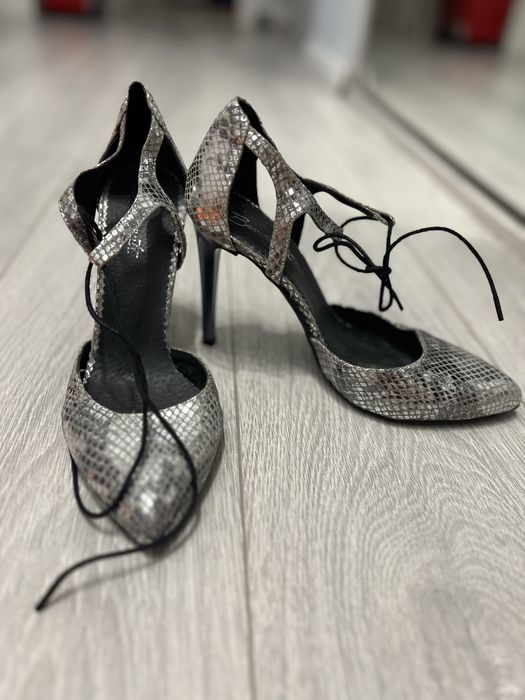 Pantofi eleganti