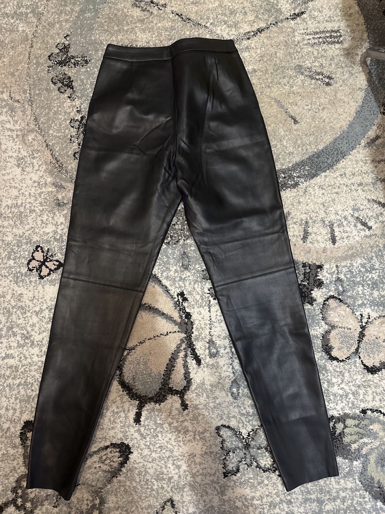 Pantalonide piele Zara