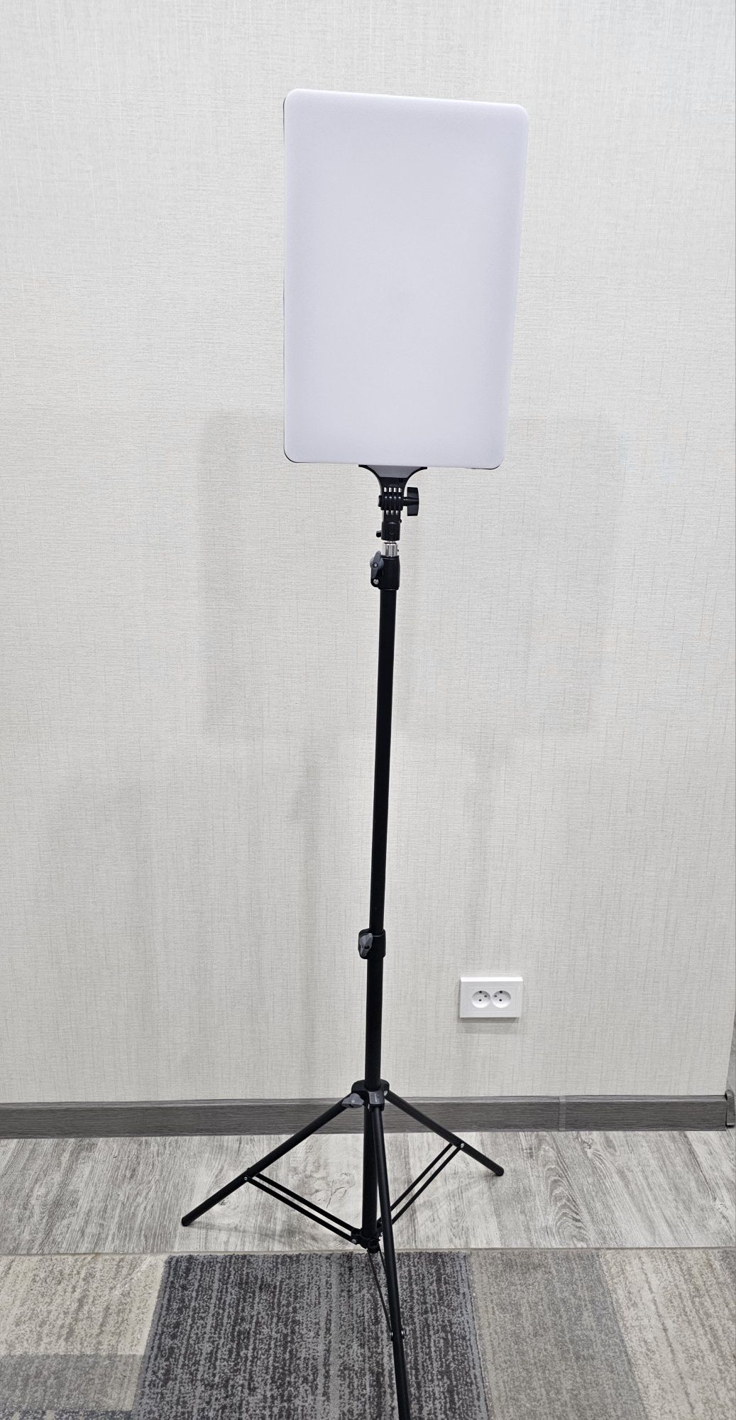Продам LED лампу