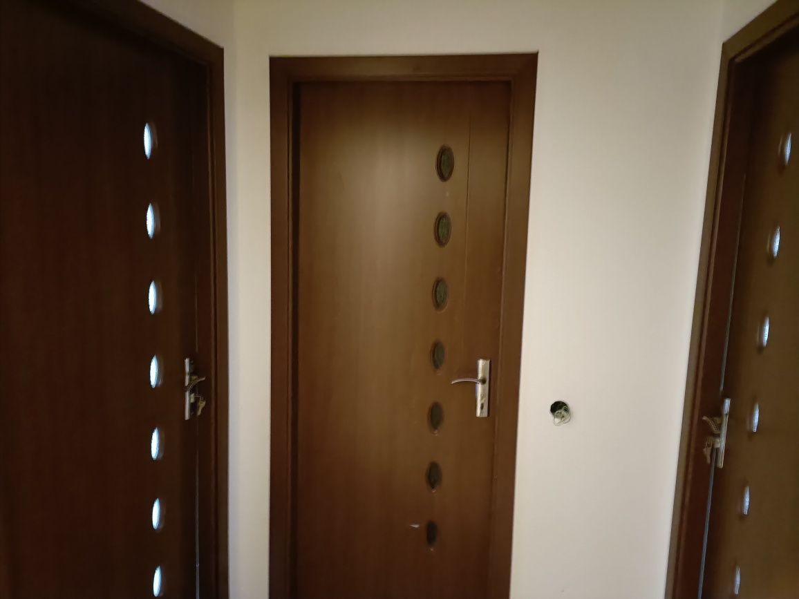 Casa, vila cu 8 camere garaj dublu, beci, terasa 30 mp, tren 28 ari