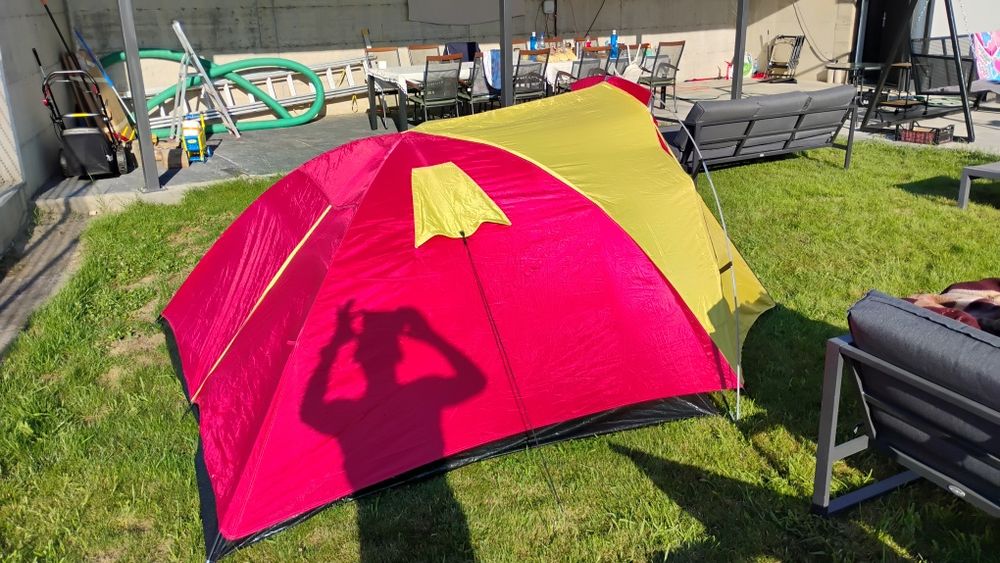 Cort 4 persoane + saltele + pompa + lampa led