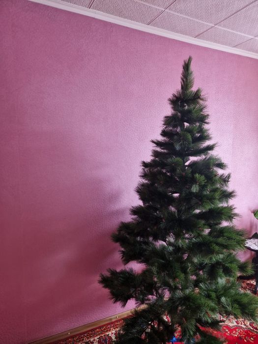 Продам искуственную ёлку высота 210см .