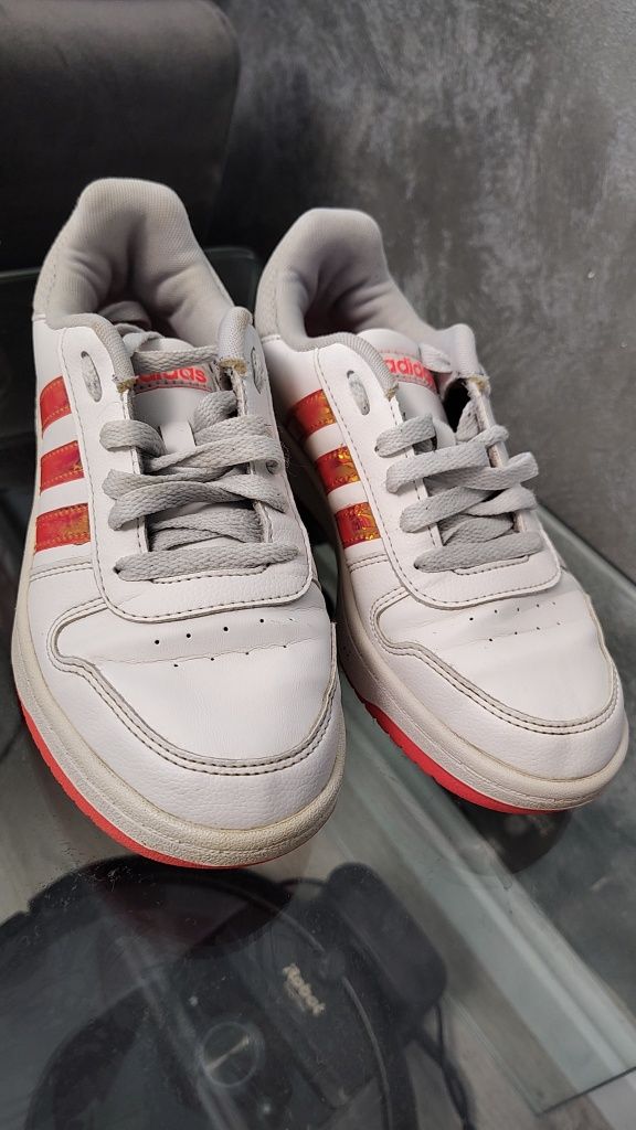 Vând pantofi adidas