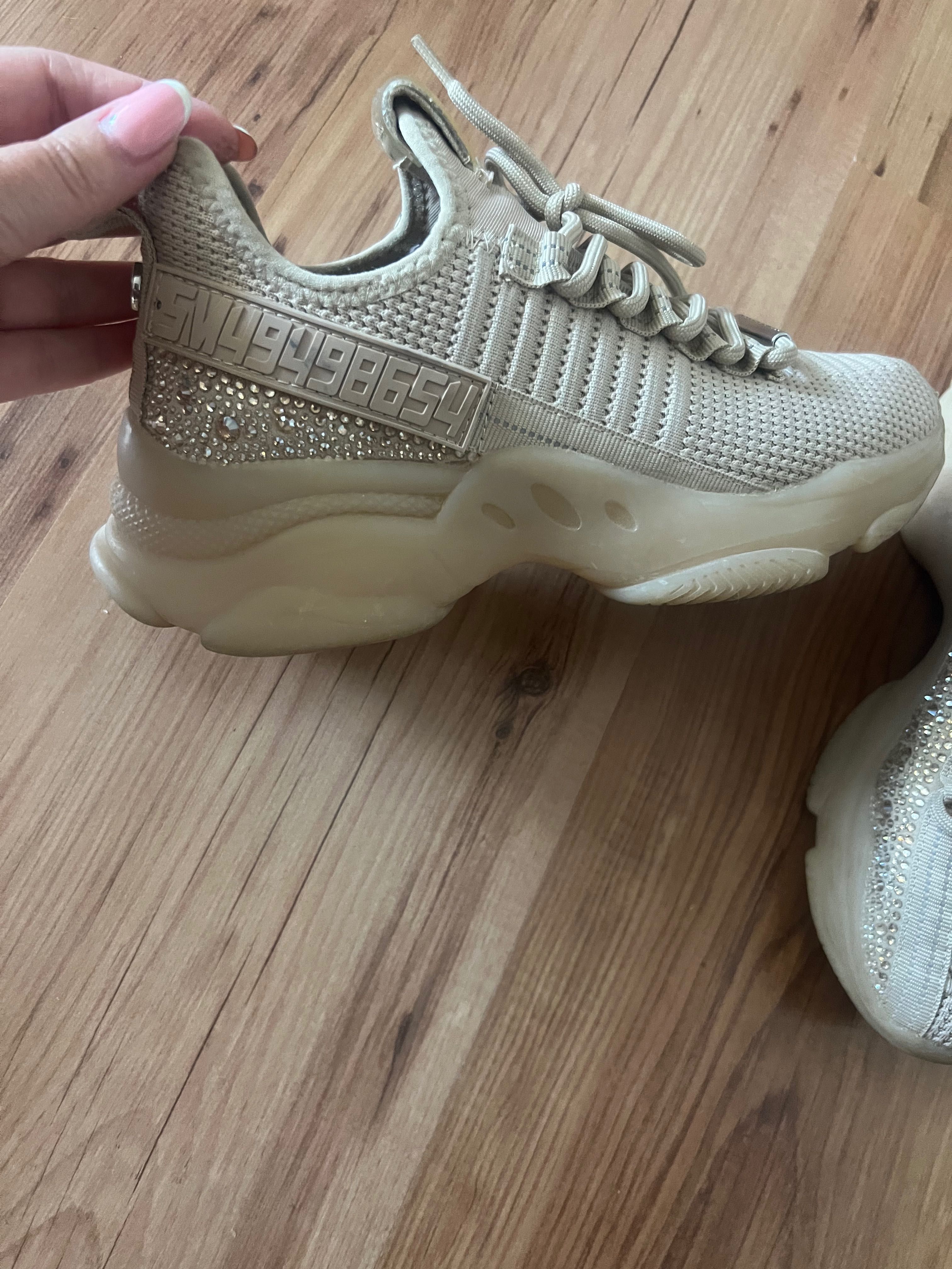 Маратонки “Steve Madden”.