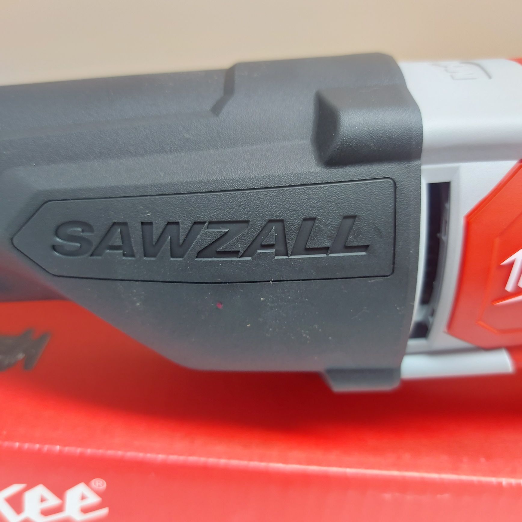 ПРОМОЦИЯ.Акумулаторен саблен трион Milwaukee M18 BSX-0