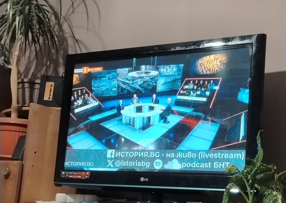 Пламен телевизор LG, 42 инча. Отличен..