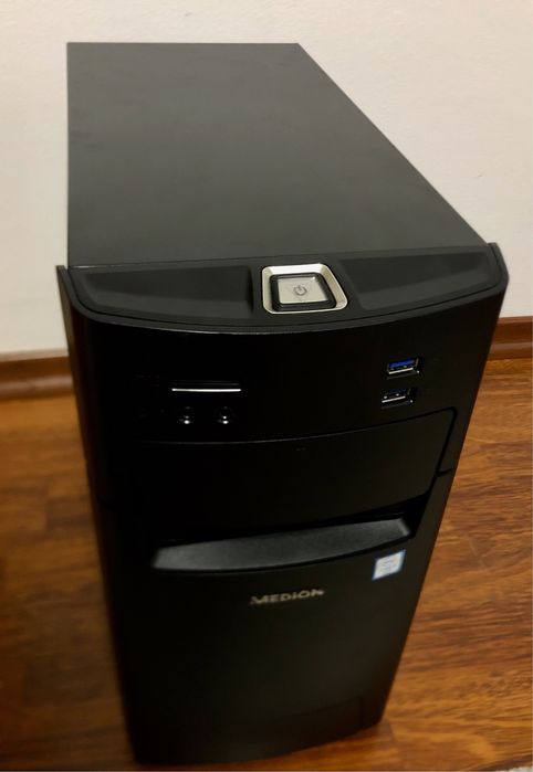 Vand PC i3 DDR4 + Monitor 23" – Perfect funcțional