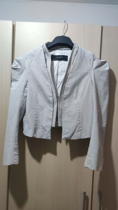 Sacou cu umeri supradimensionați Zara