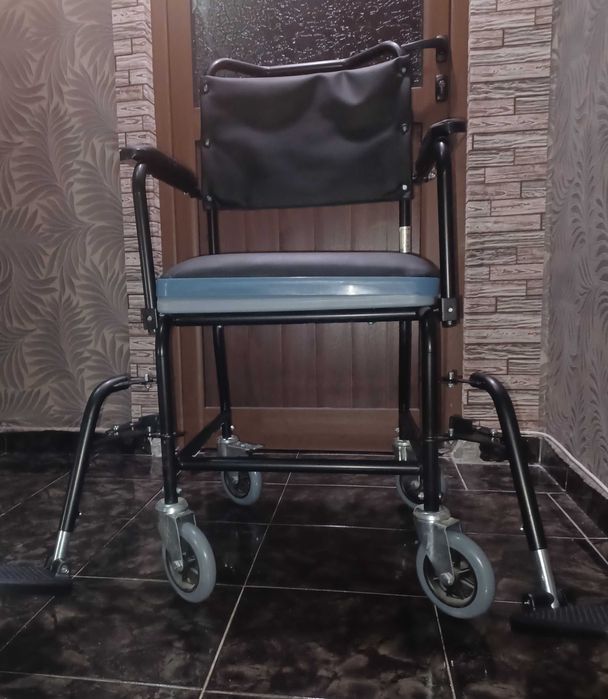 Комбиниран инвалиден тоалетен / стол за баня