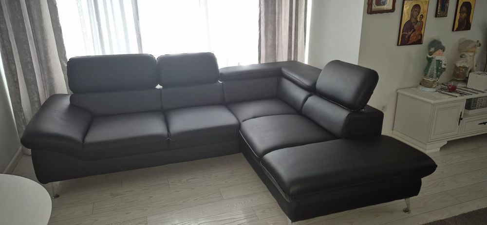 Colțar negru impecabil Dimensiuni: L  2.60cm
l  2.00cm
Șezut 65cm