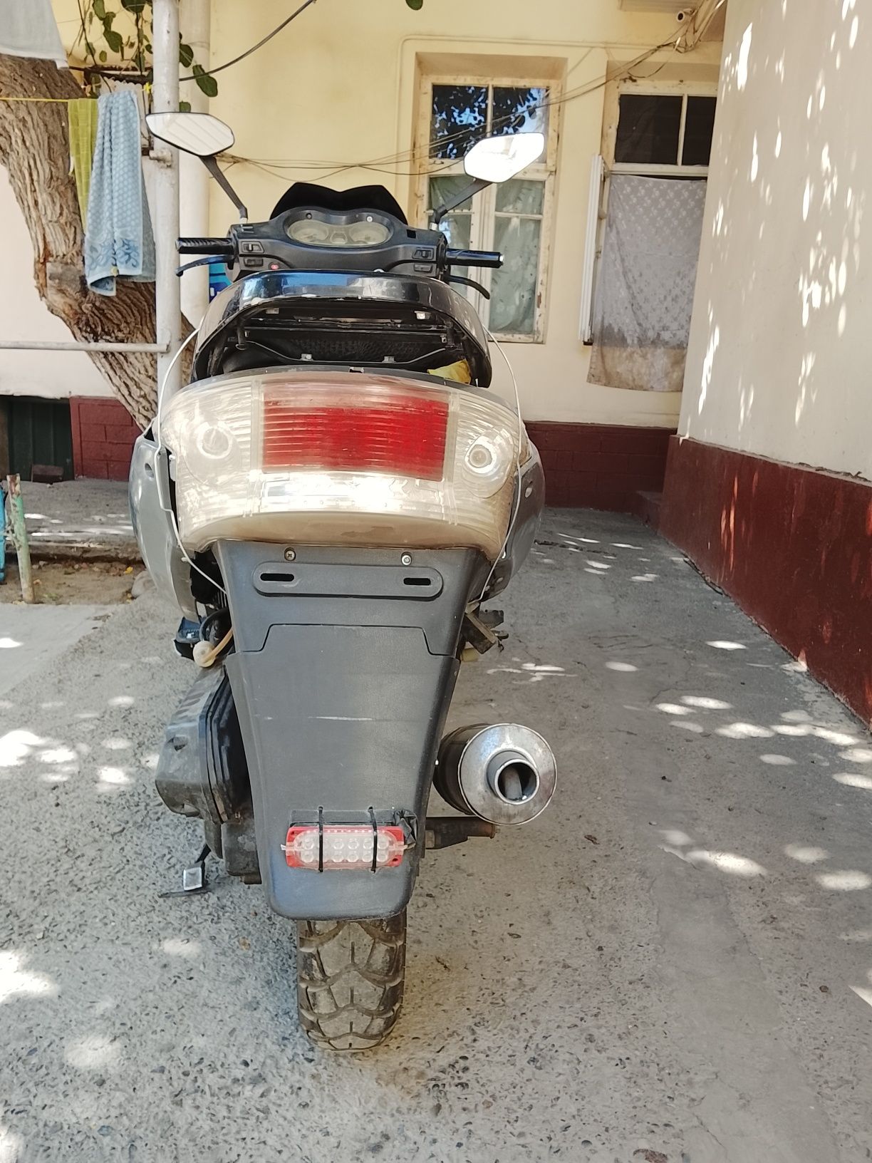 Skuter matori tez sotiladi oladigan odam tel qisin