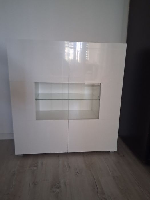 Vând corp mobilier sufragerie nou (alb + alb lucios)