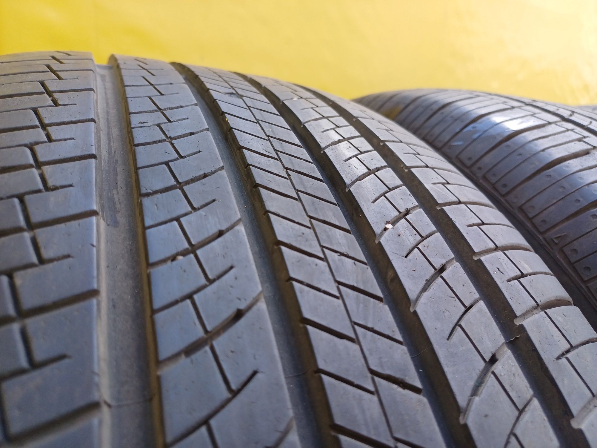 Шины 235/60 R18 Nexen комплект.