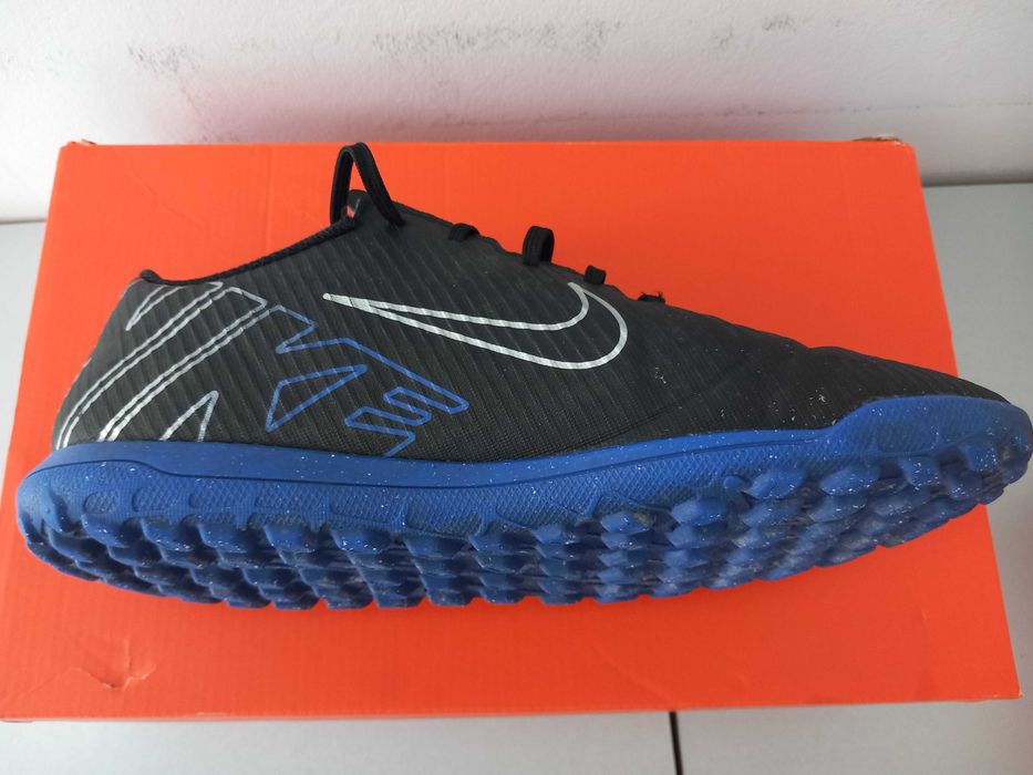 Футболни обувки  Nike - бутонки, стоножки