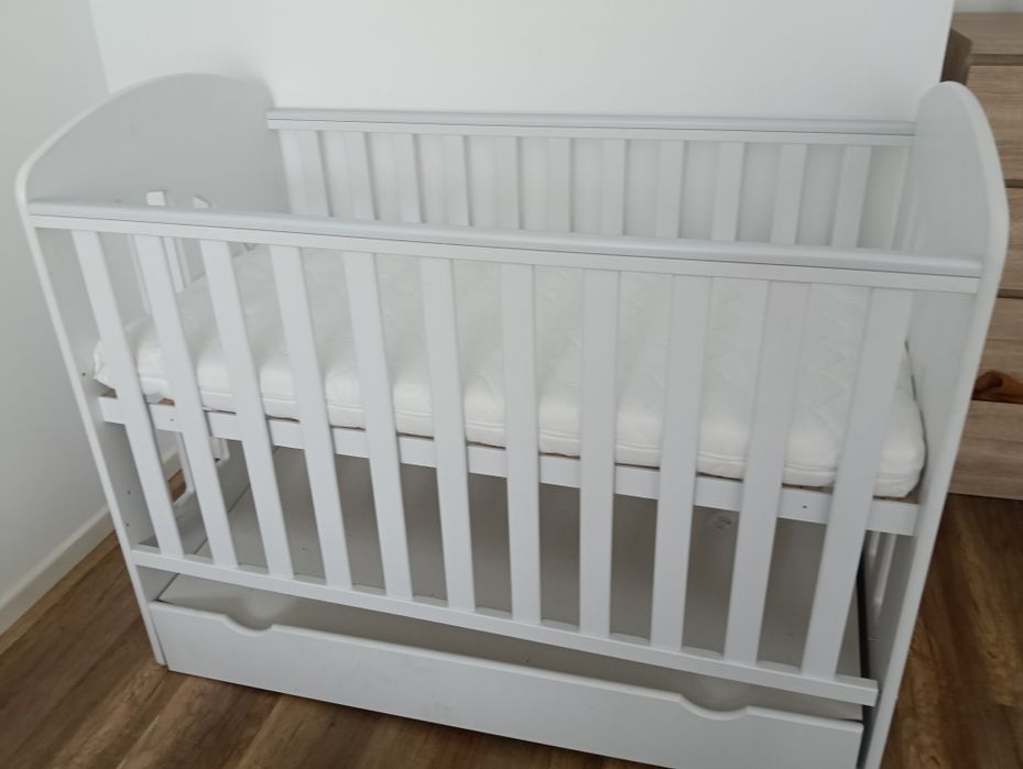 Pătuț bebe de lemn