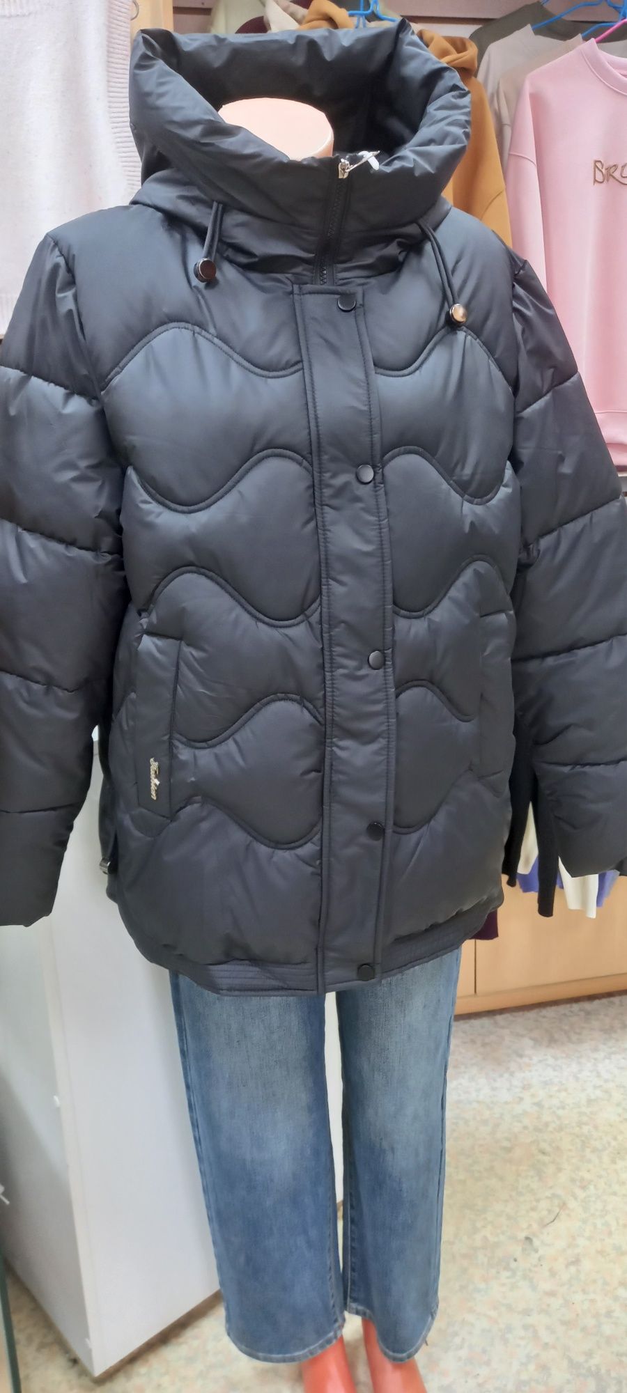 Продам новую  зим.куртку.