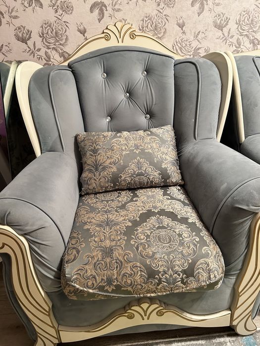 Диван и 2 кресла