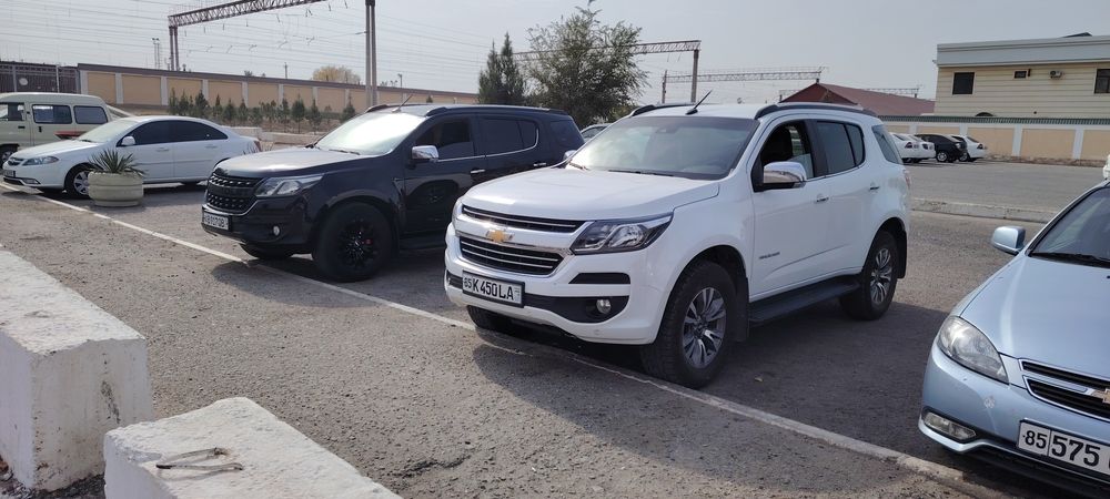 Аренда автомобилей внедорожники траилблазер, каптива и пекап и другие.