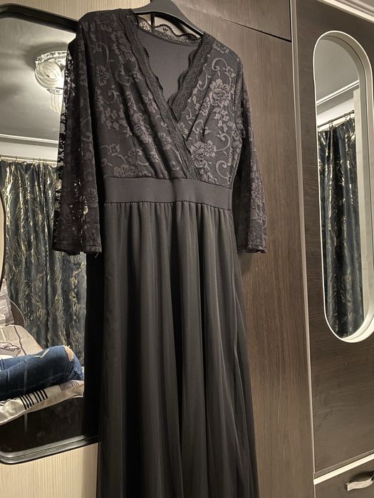 Rochie din dantelă, neagră