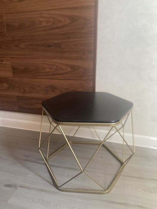 Продам дизайнер столик .