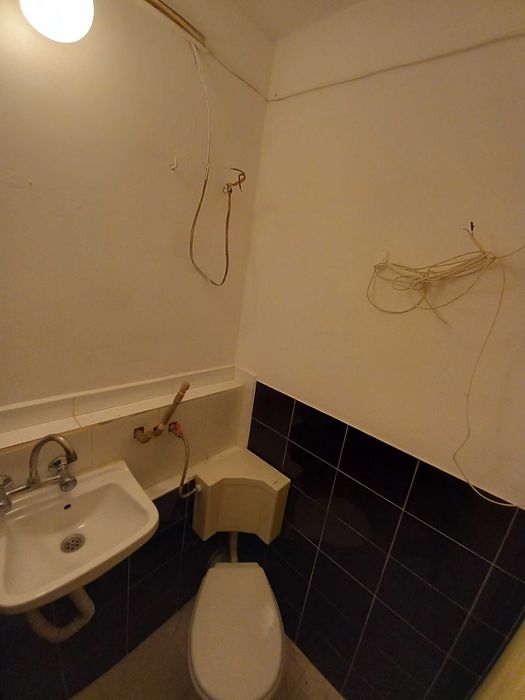 Дава се под наем Магазин в Бургас, Център - 25 кв.м за 127.5 € - Снимка #1