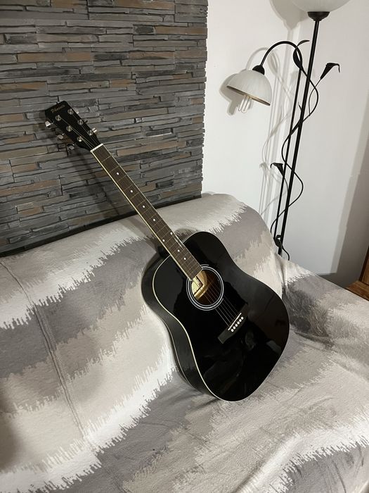 Chitară Phoenix cu husa inclusa