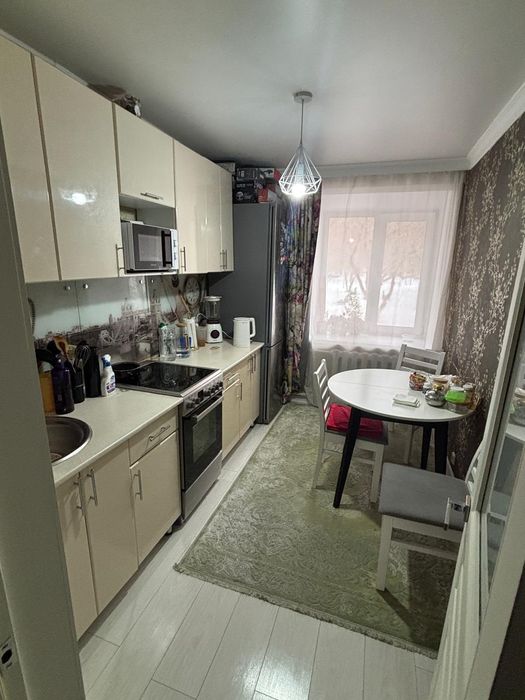 Продам 3х комнатную  с балконом по Кривогуза.