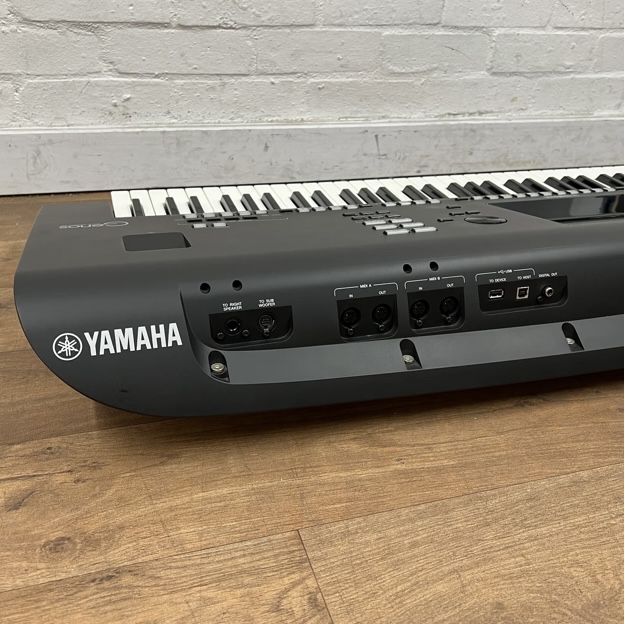 Orga Yamaha Genos
