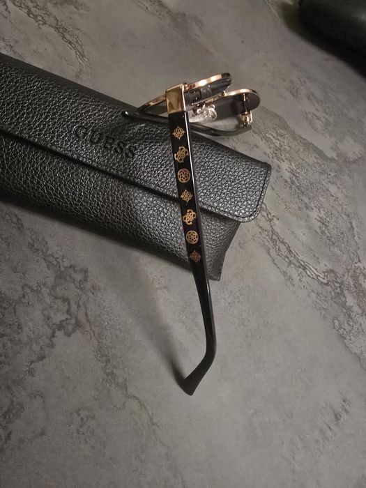 Чисто нови слънчеви дамсли очила guess