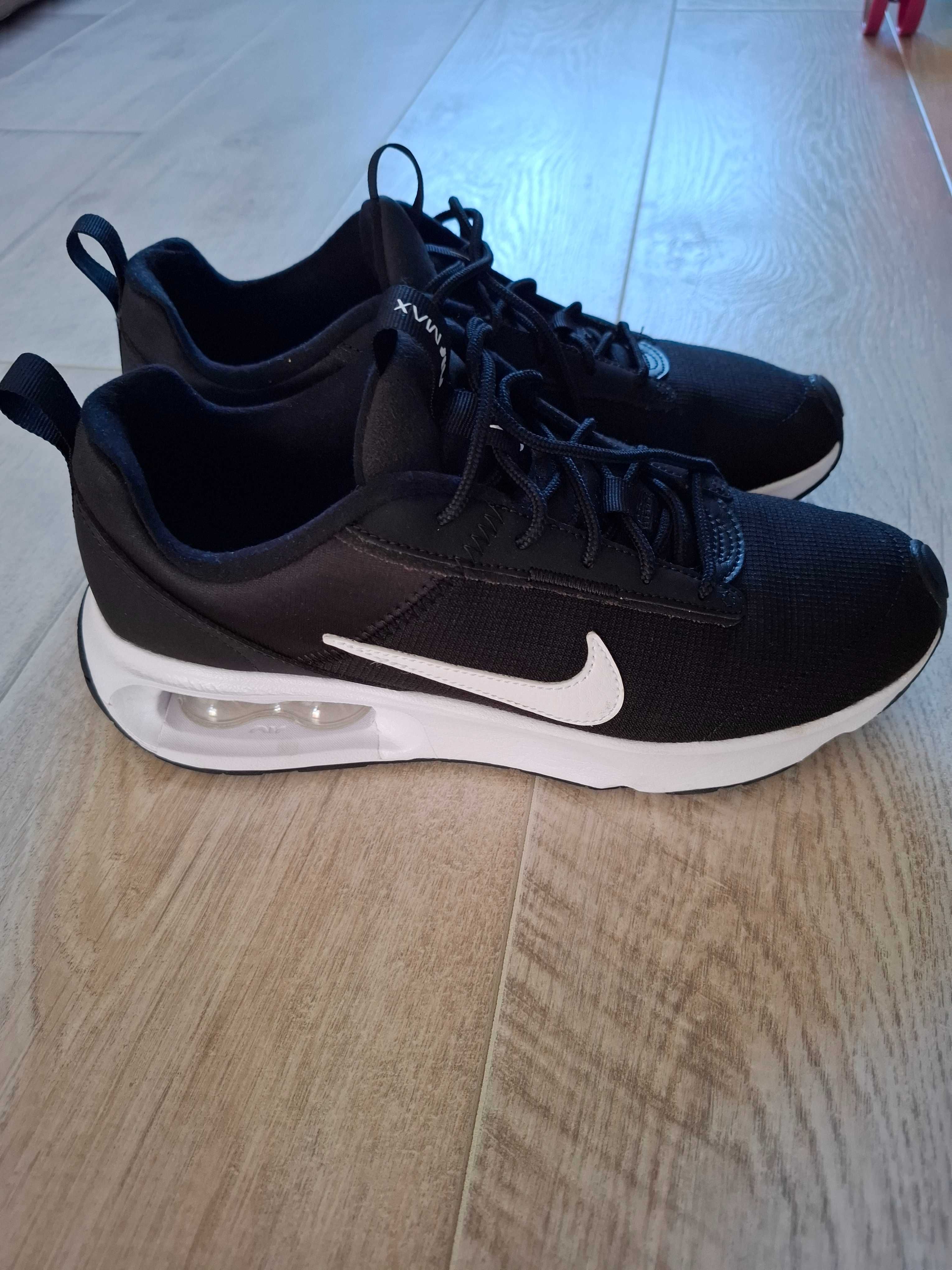Дамски маратонки Nike