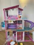 Barbie DreamHouse casuta Barbie