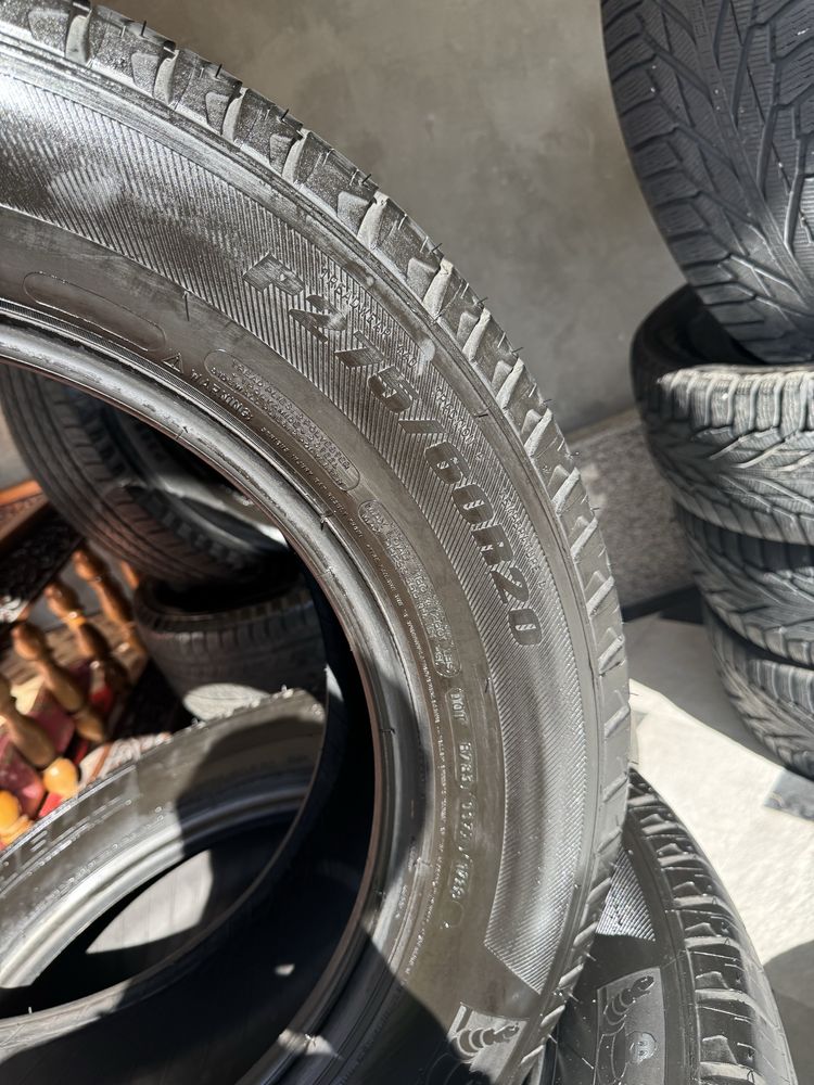 Michelin P275/60R20 All-Season shinalar – $1,200