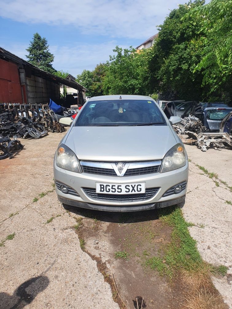 Dezmembrez Opel Astra H Tiwintop ( Cabrio) 1.9 cdti 150 cai