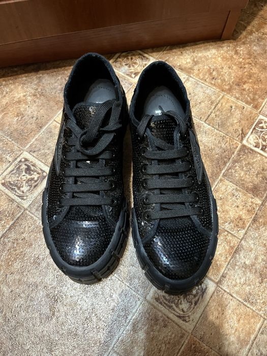 Кроссовки женские