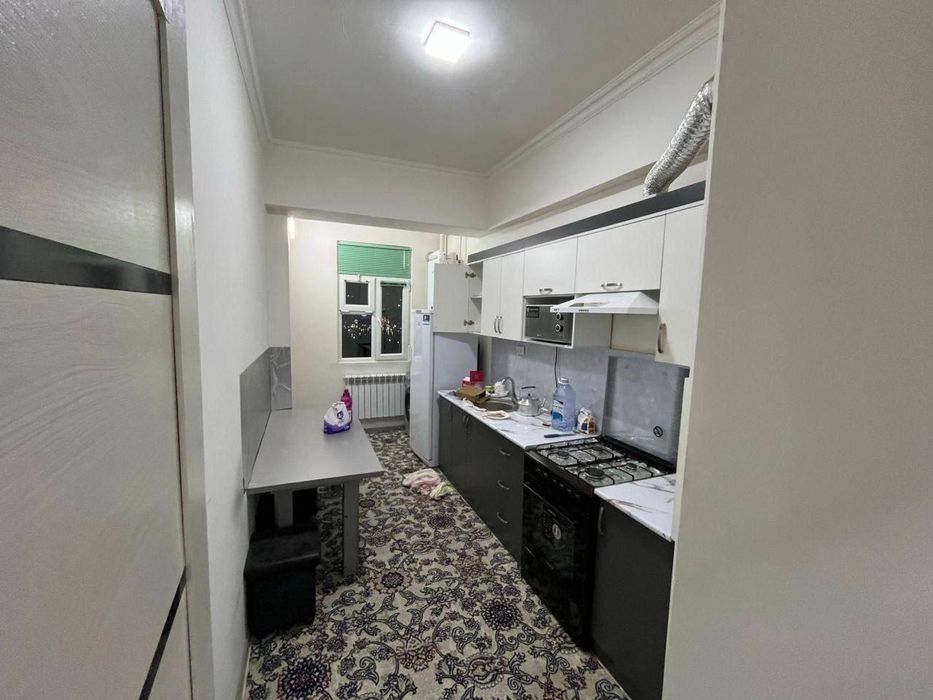 Yakkasaroy Bobur Rovd Amirun Hotel yonida