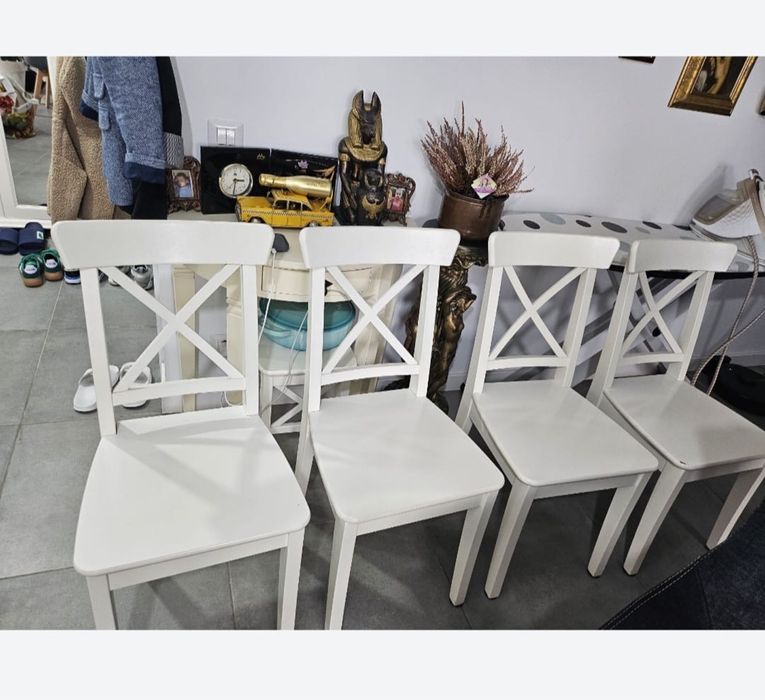 Set 4 scaune din lemn