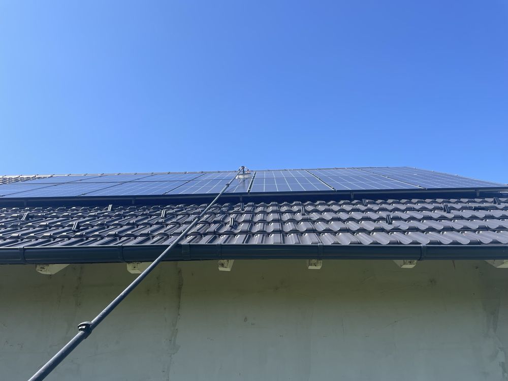 Curățare panouri fotovoltaice și geamuri la înălțime!