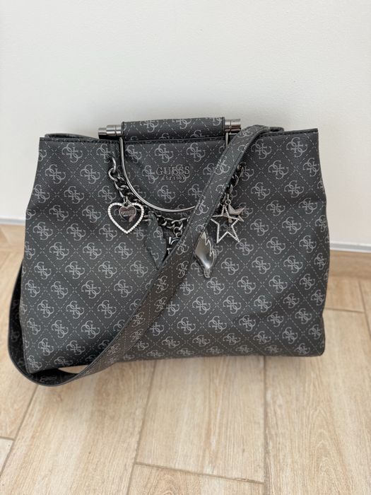 Guess дамска черна чанта