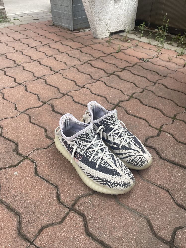 Продавам yeezy 350 бяли