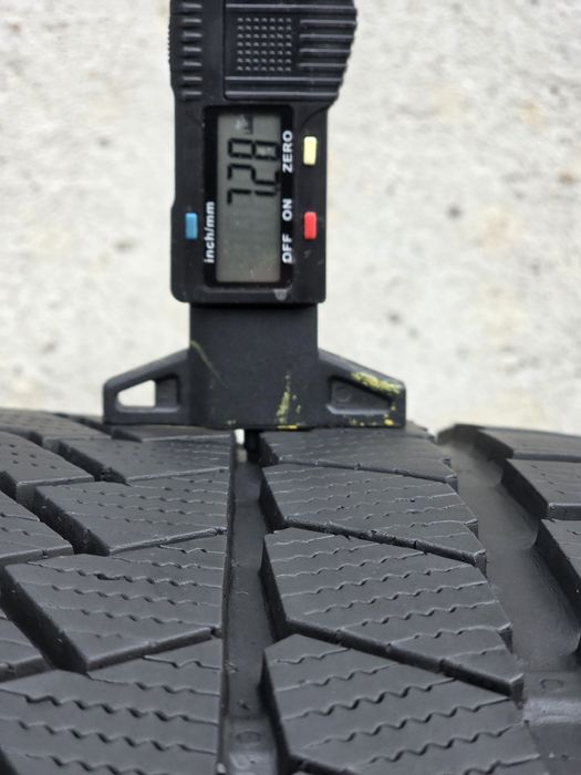 Vând două anvelope de iarna continental 255 35 19 dot 4922