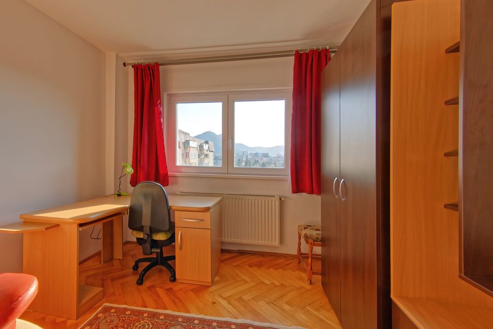 Inchiriez apartament cu priveliste superba