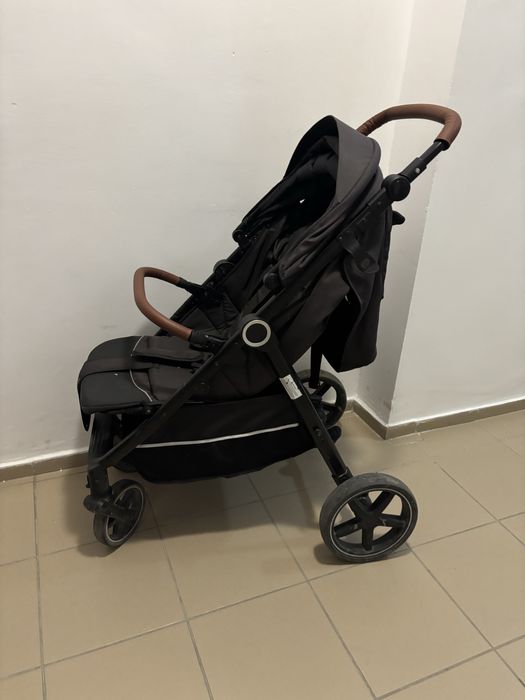 Продаю детскую прогулочную коляску